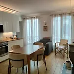 Apartment 9e, Rue Des Martyrs, Calme & Lumineux Paris