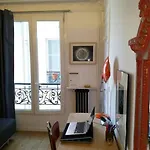 9e, Rue Des Martyrs, Calme & Lumineux Apartment Paris